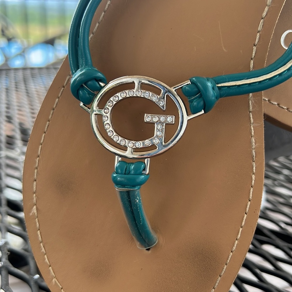 🦋 3/$13 🦋Guess Sandals - Picture 2 of 9
